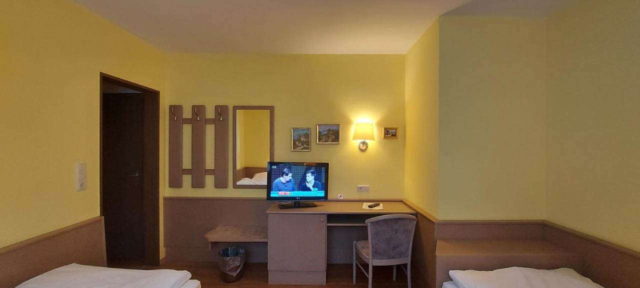 Hotel Astoria Bergrheinfeld Kültér fotó